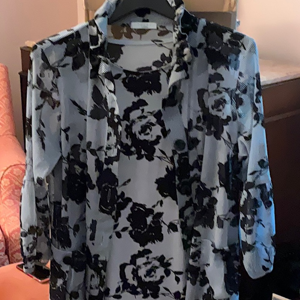 Terra SJ Apparel Evelyn & Arthur Floral Two Pieces Top Set size small